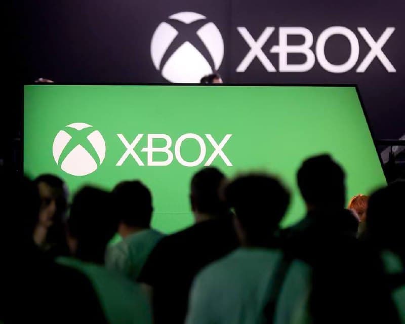 Microsoft Massively Lays Off Employees While Betting on AI