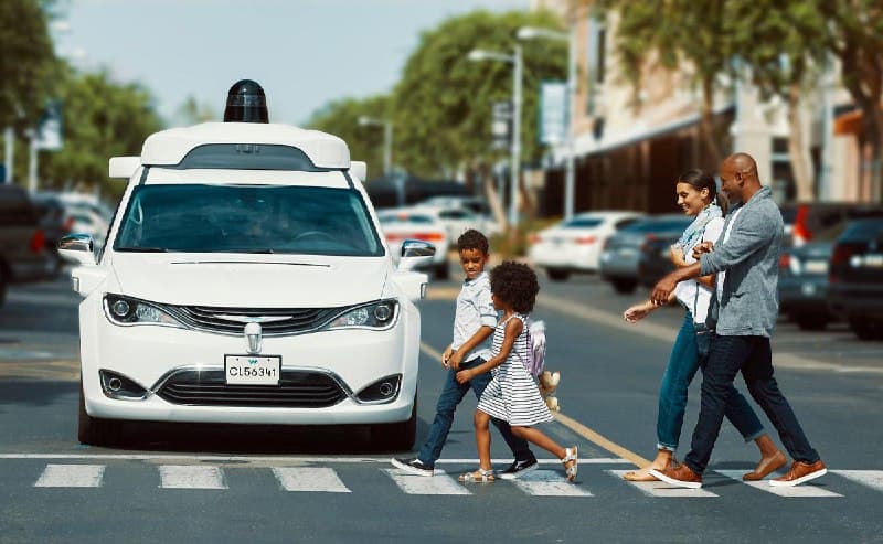 Роботакси Waymo сбило ребёнка возле начальной школы в Санта-Монике