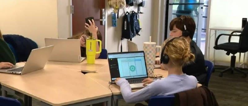 School without teachers? Parents offered to entrust children's education to AI for $65,000 per year