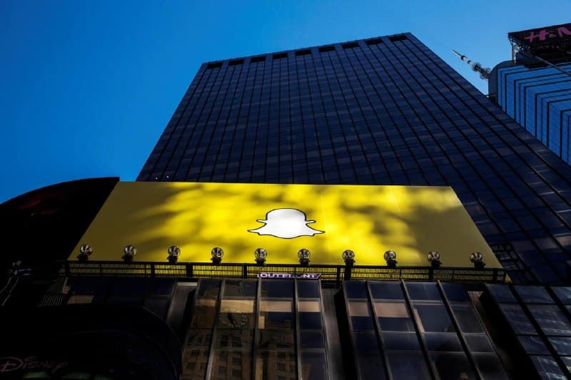Snapchat to Lay Off 1,000 Employees, Citing AI Development