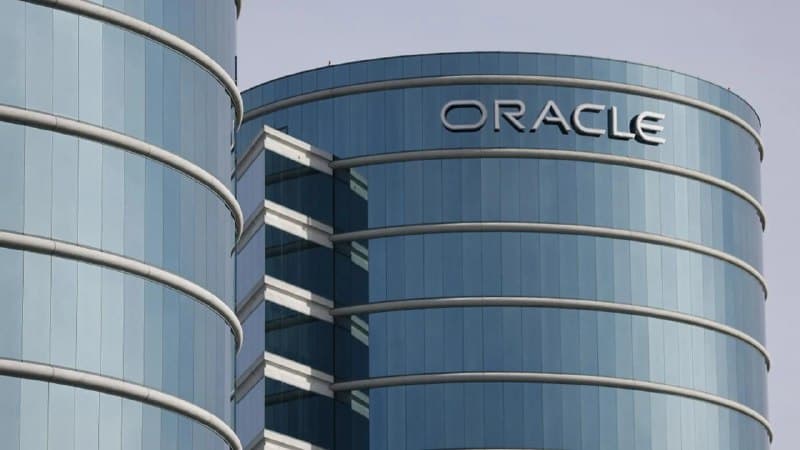 Сотрудники обучили ИИ — и лишились работы: массовые увольнения в Oracle