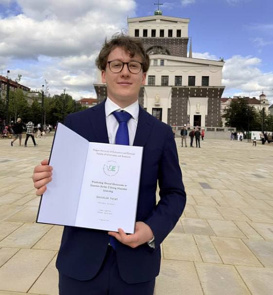 Student Defends Thesis on Counter-Strike 2 — and AI Helped Him Do It